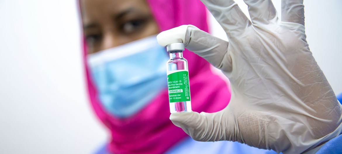 A nurse holds a dose of vaccine at Sheikh Zayed Hospital in Nouakchott, Mauritania.