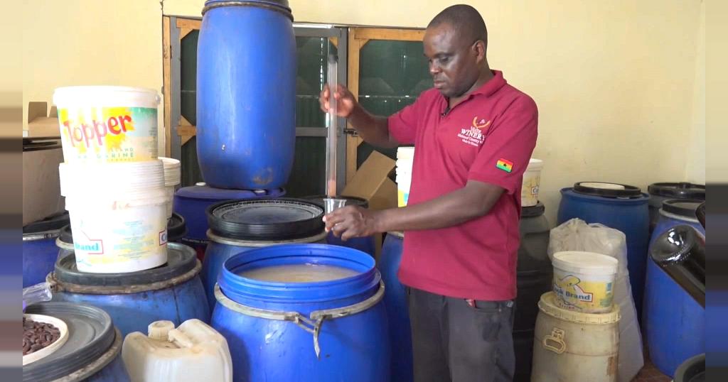 A Ghanaian company makes wine from cocoa Africa Global Village