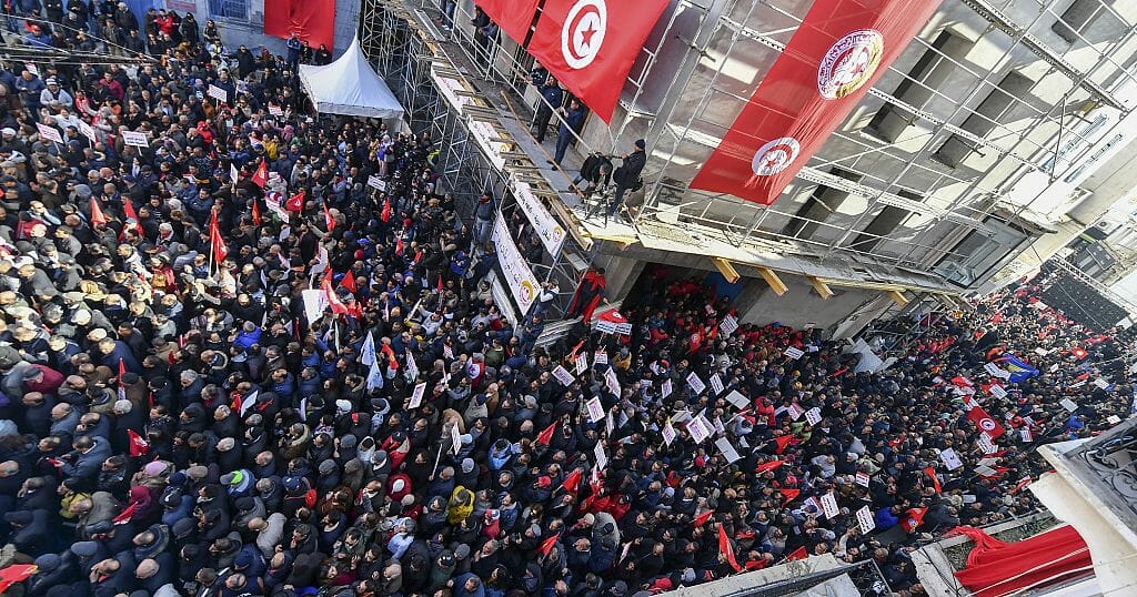 Tunisians rally behind trade union under governmental pressure