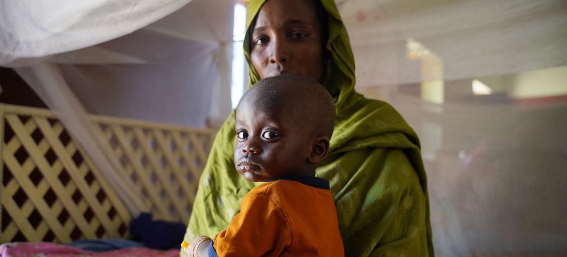 A mother brings her sick child to a UNICEF-supported health centre in Northern Darfur, during the ongoing conflict in Sudan. A mother brings her sick child to a UNICEF-supported health centre in Northern Darfur, during the ongoing conflict in Sudan.