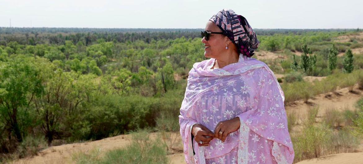 UN Deputy Secretary-General Amina Mohammed visits a sand prevention and river protection shelter forest project in Kubuqi, China. UN Deputy Secretary-General Amina Mohammed visits a sand prevention and river protection shelter forest project in Kubuqi, China.
